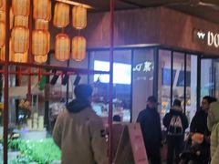 -瑞虹新天地月亮湾