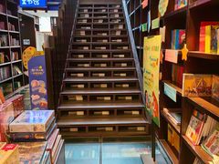 -钟书阁(松江泰晤士小镇店)