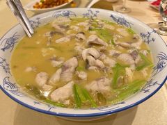 渝信芹香鱼-渝信川菜 · 川味家常菜(长安店)