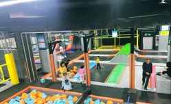-蹦贝运动中心·蹦床·攀岩·闯关(龙岗店)
