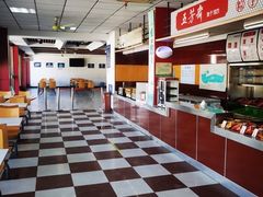 -临港服务区·停车场