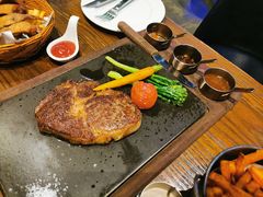 肉眼牛排-1886德国汽车餐厅(外滩中央店)
