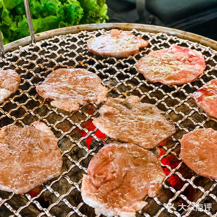 复古风爆棚的烤肉~正宗东北地摊口味