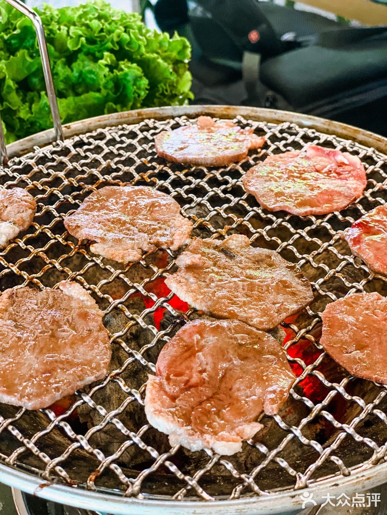 复古风爆棚的烤肉~正宗东北地摊口味