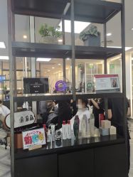 -丁和李朴美发沙龙