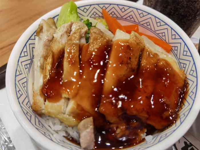 和风烧汁鸡肉丼 :鲜蔬鸡肉饭  这两项味道特征共同性比较大 (就一