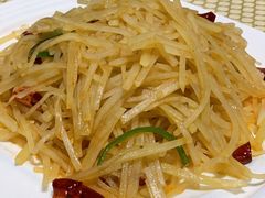 酸辣土豆丝-巴扎美食·新疆菜·西域歌舞表演餐厅(新疆大厦店)
