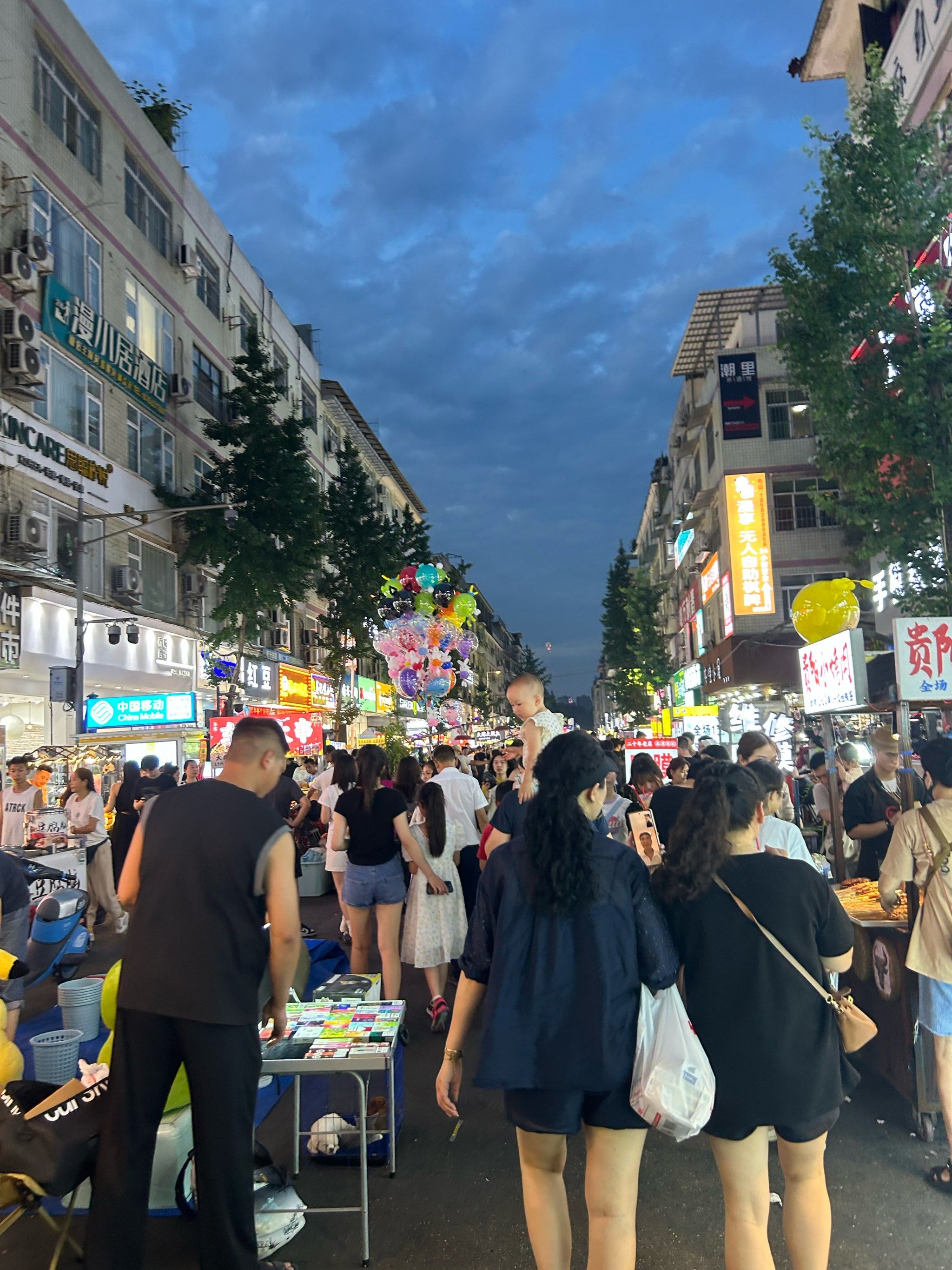 夜市逛不停,美食吃不停