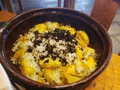 -帅巴人舅母子腊蹄民俗村