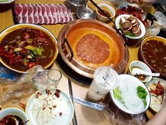 -虾弄弄海派小龙虾·牛羊蝎子火锅