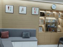 -瑞尔齿科(南京东路名人诊所)