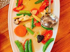 -Chom Cafe and Restaurant