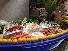 -广州万富希尔顿酒店·感趣自助餐厅·金秋蟹宴生蚝海鲜刺身