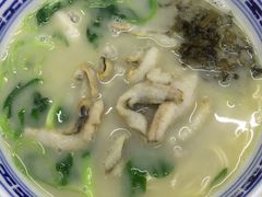 特色雪菜煨黄鱼面-明呈黄鱼面馆(斜土路店)