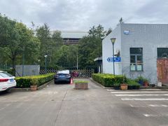 -秀沿路地铁站停车场