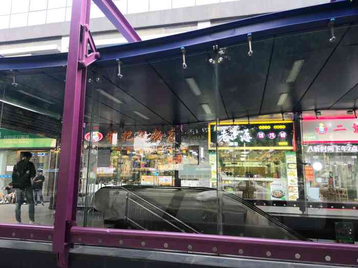 在三元里地铁口a1旁边很方便的牛腩河粉每次我都偏爱点牛腩河粉我觉得