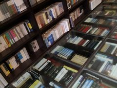 -钟书阁(松江泰晤士小镇店)