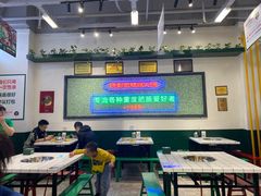 大堂-晓彭肥肠鸡·泡椒鸡火锅(水木天地店)