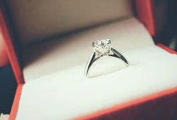 -威德钻石-克拉钻大本营(南京东路店)