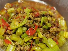 芹菜炒牛肉沫-胖哥家藏菜(护国路店)