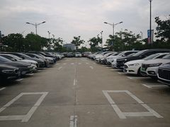 -奕欧来上海购物村停车场