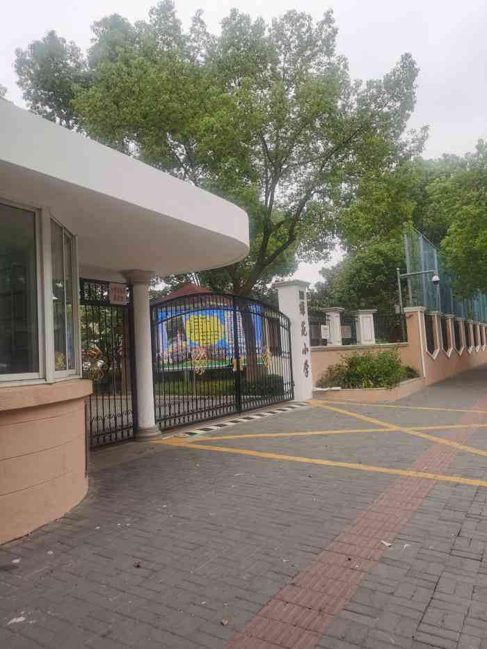 绿苑小学-"女儿正在就读的学校,算是长宁区不错的小学.