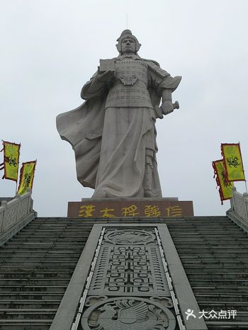 拜将台位于汉中市石城南门外