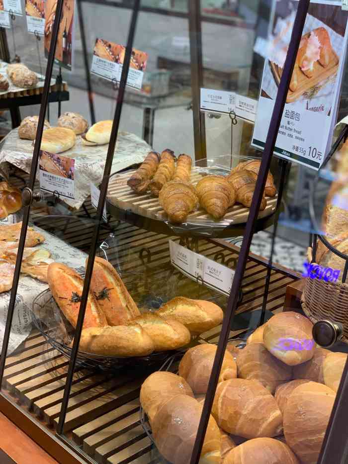 johanparis(春熙店)-"[薄荷]环境: 喜欢在伊势丹美食广场购物.