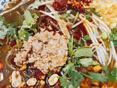 -爆炸头阿姨小四川正宗川味小吃(无任何分店)
