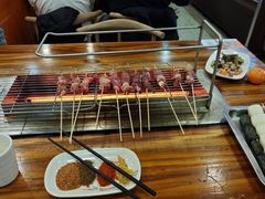 -哈尔滨小酒馆·鲜肉现穿自助烧烤(康新花园店)