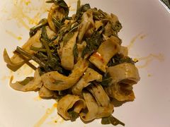 香椿拌面筋-丝路金桃·新疆菜(徐汇店)