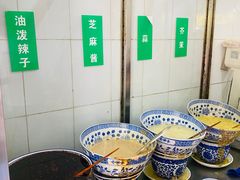 自助调料区-清真·宏顺祥卤汁凉粉(大皮院店)