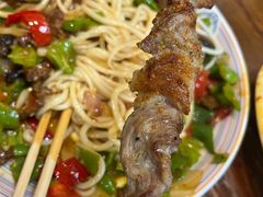 -歹歹的加个面过油肉拌面
