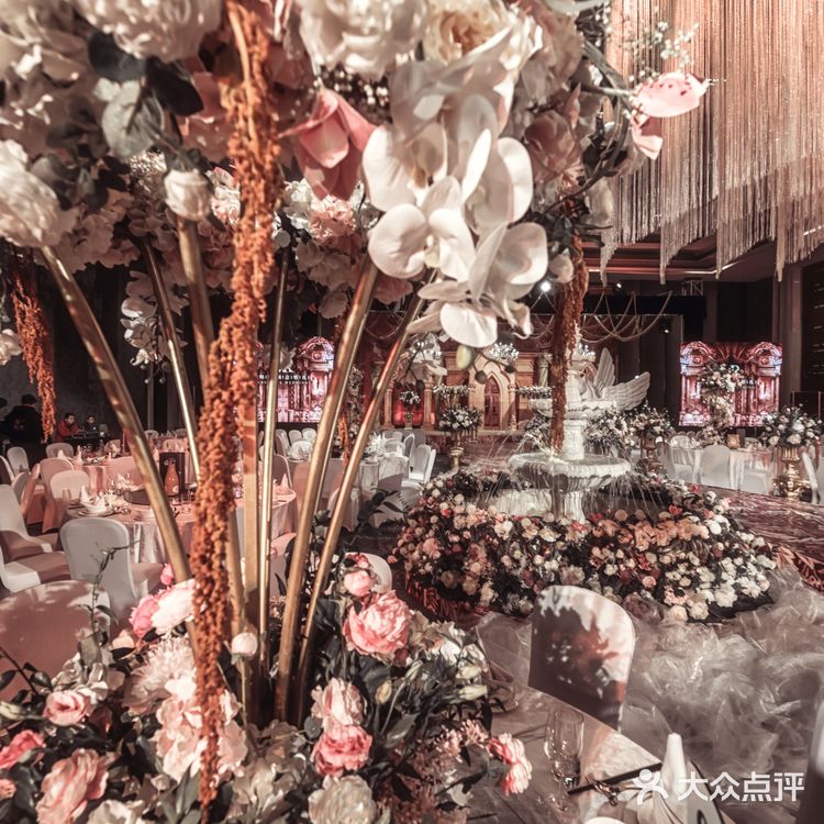 邂逅爱情古堡[亲亲][亲亲][亲亲]轻奢梦幻欧式婚礼