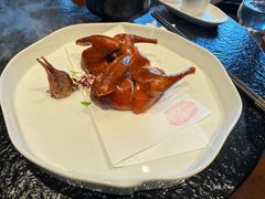 红烧妙龄乳鸽-滨江花月宴