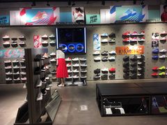 -阿迪达斯(百联徐汇商业广场运动旗舰店)