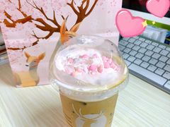 珞珈樱花拿铁-瑞幸咖啡(万科红立方大厦店)