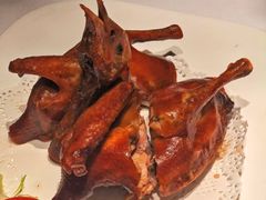 玻璃脆皮乳鸽皇-新雅粤菜馆(南京东路店)