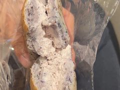 蓝莓贝果配蓝莓乳酪-屋裡·Union Bakery(龙江路店)