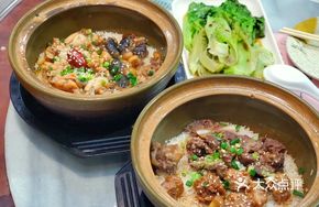 Eel and Sea Cucumber with Chicken Stew