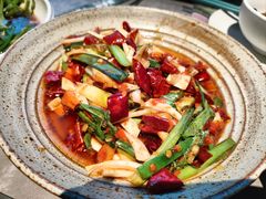 -饱嗝·小炒云南菜·见手青乌鸡汤锅(来凤街国创园店)