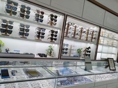-翰佐蔡司小乐圆·依视路星趣控·暴龙眼镜折扣店