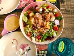 烟三文鱼蔬果藜麦沙拉-野牛西厨·石烧牛排专门店(张槎店)
