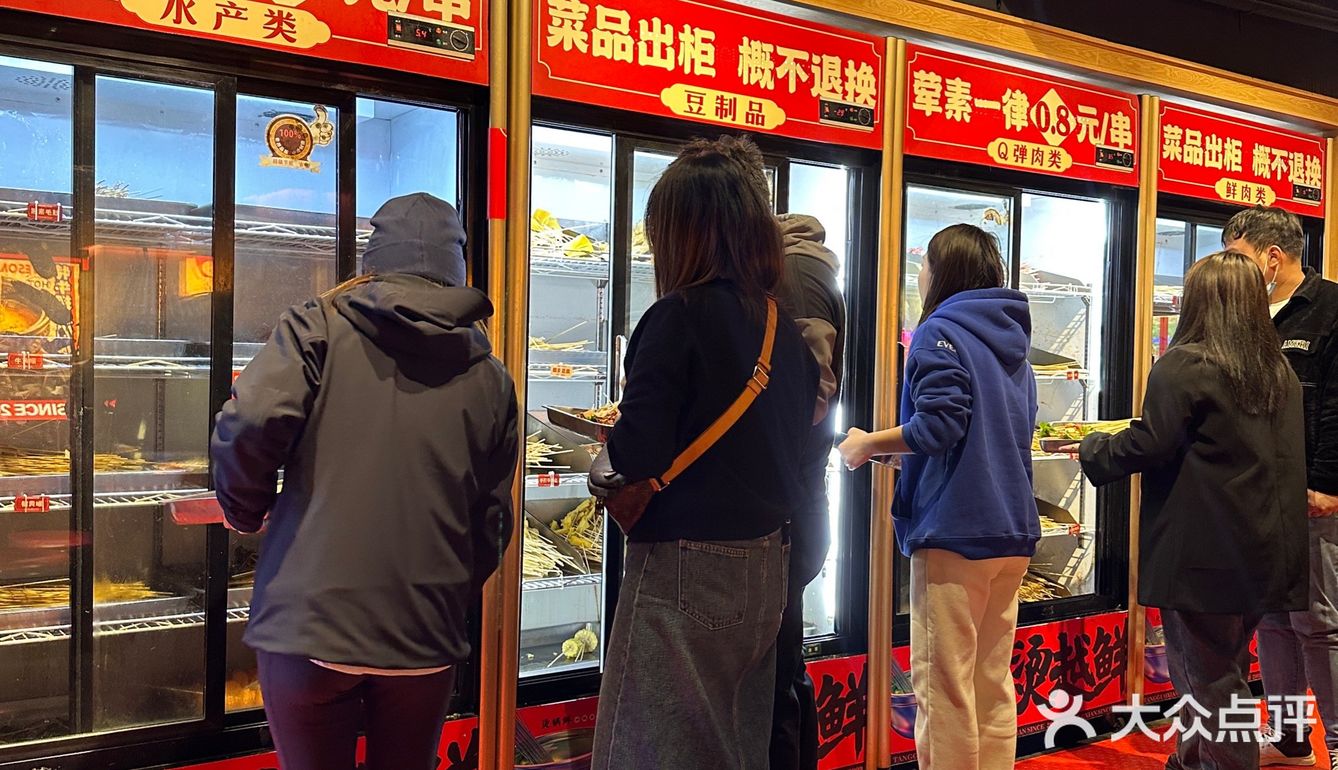 武汉！吃到了！0.8一根的砂锅串串…..