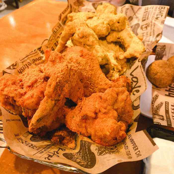 bhc炸鸡(259439)-"韩式炸鸡的味道我超爱 还有炒年糕 超好吃.