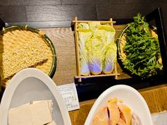 -尚尚仙·酸汤猪手·猪肚鸡火锅(华联万柳购物中心店)