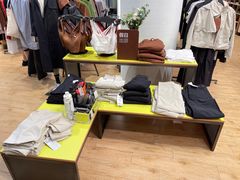 -lululemon(上海浦东IFC店)