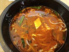 -花馬肆.云南过桥米线(汉神购物广场现场熬汤店)