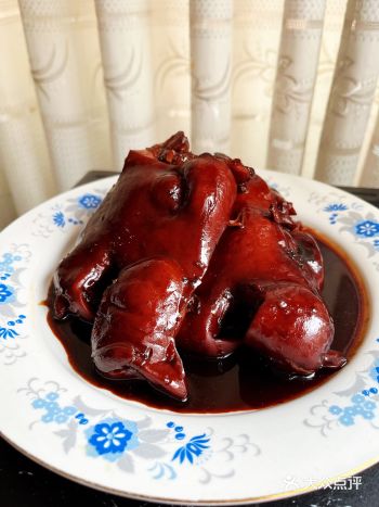 食材：葱，姜，八角，小茴香，花椒，白芷，肉蔻，香叶