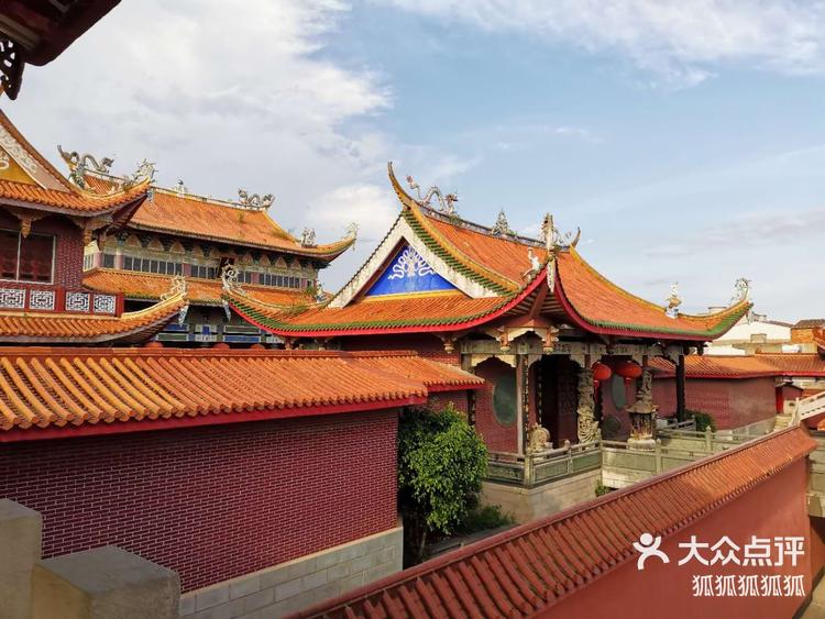 寺里时常能看到蝴蝶飞出,与传说里十分契合.